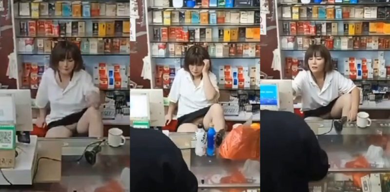 烟酒店熟女老板娘 故意露逼勾引顾客 阴毛户型清晰可见 这生意何愁不爆？-51吃瓜网