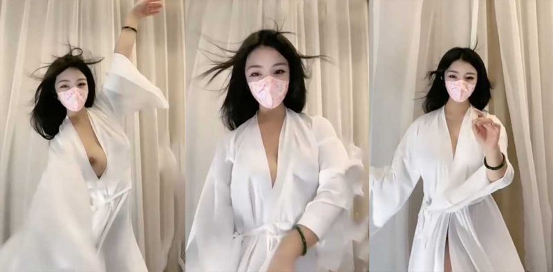 绝色美女主播 在国外平台跳国风裸舞捞金 故意露出极品美乳与多毛小穴！-51吃瓜网