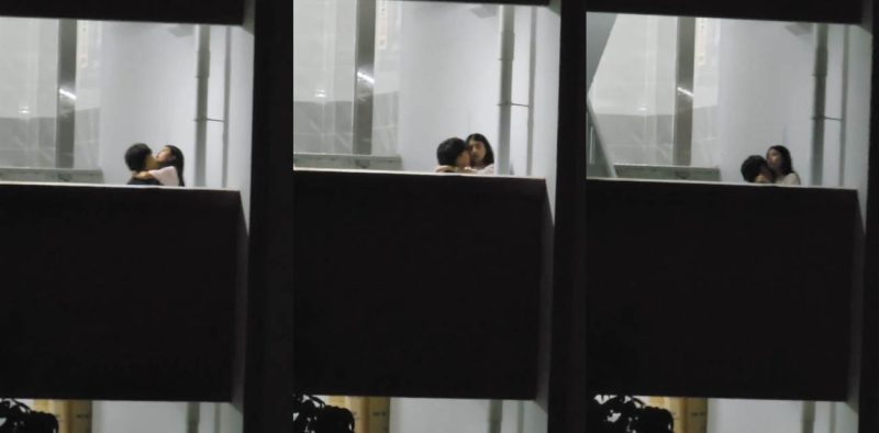 教学楼情侣激情互啃 被录像直播 二人舌吻缠绵 男生手探女生裙底猛扣小穴 淫靡气息扑面而来！-51吃瓜网