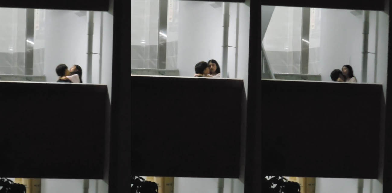 教学楼情侣激情互啃 被录像直播 二人舌吻缠绵 男生手探女生裙底猛扣小穴 淫靡气息扑面而来！ - 51吃瓜网-51吃瓜网