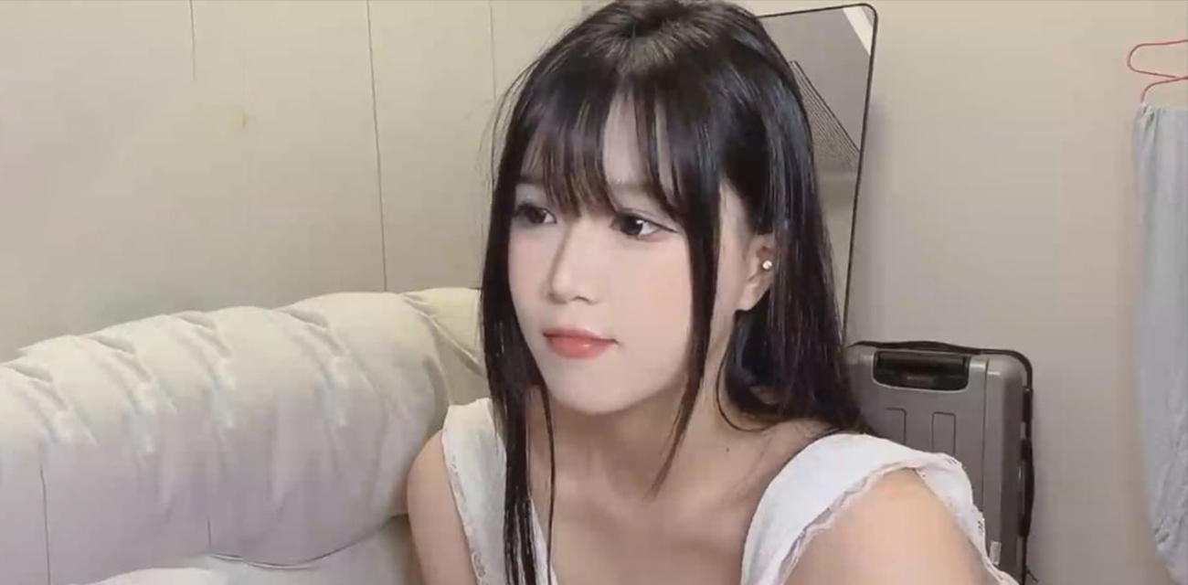 绝美女神 baxi1100 自慰直播视频流出 奶子挺翘小穴粉嫩 假屌自慰反差十足！ - 51吃瓜网-51吃瓜网