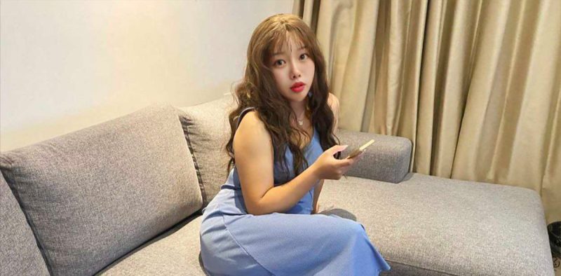 乱伦大神 和舅妈的爱情故事 半夜背着楼上的家人 和舅妈客厅激情做爱！-51吃瓜网