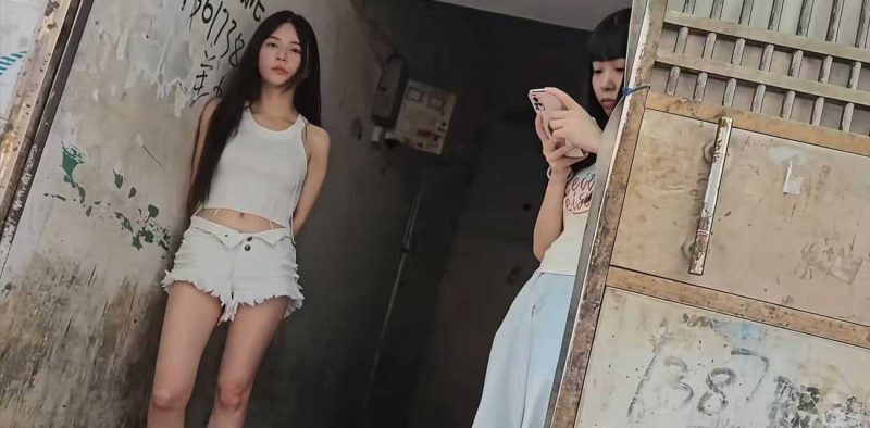 51原创大神探楼 500块体验全套服务 无奈楼下有帽子叔叔 只能简单口交后 暴力抽插戴套内射！-51吃瓜网