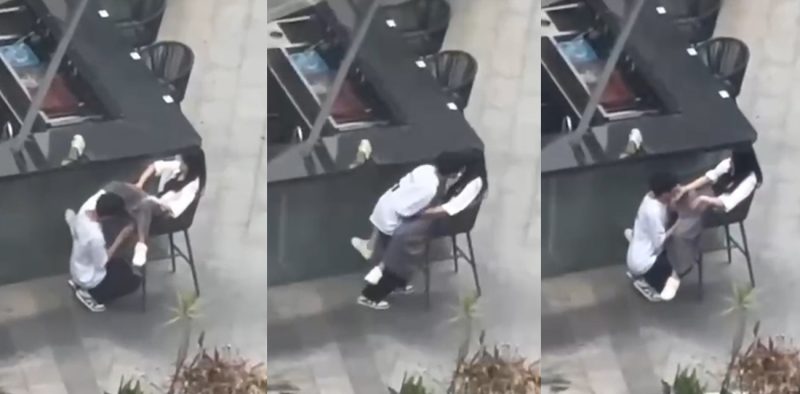情侣当众发骚！男友大庭广众下给女友抠逼 高潮抽搐视频引爆全网！-51吃瓜网