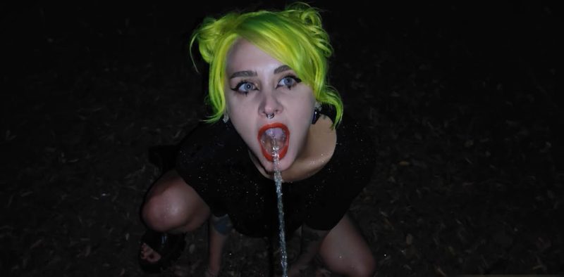 重口预警！欧美绿发妹子 ForestWhore 调教视频泄密 户外掏肛喝尿 被扔鸡蛋淋尿凌辱 炸裂到爆！-51吃瓜网