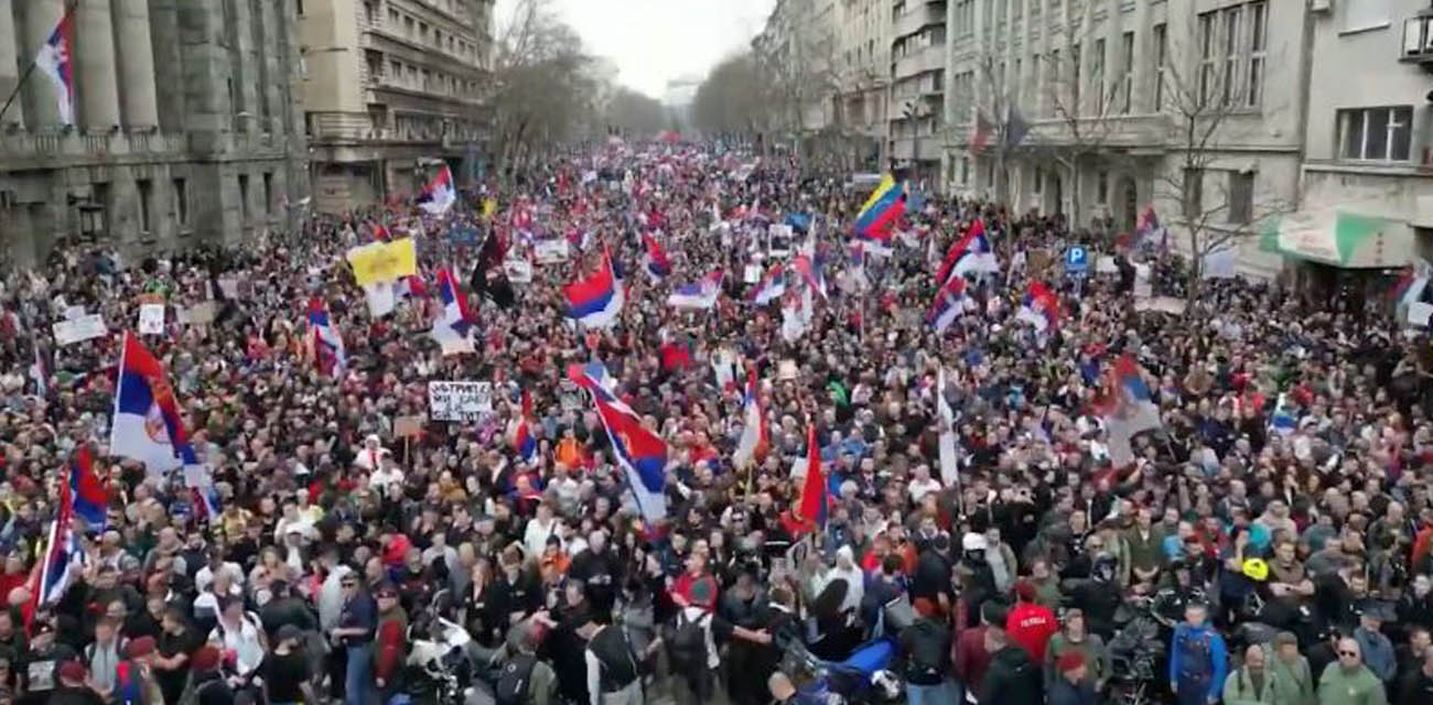 塞尔维亚爆发百万人大游行！反对独裁者武契奇 的抗议活动 其规模堪称史上最大！ - 51吃瓜网-51吃瓜网