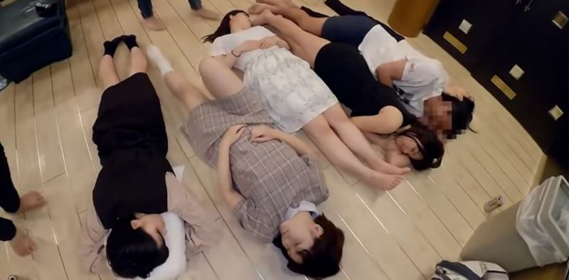 歹徒入室迷晕极品母女 诱人的粉嫩鲍鱼极具诱惑 操完妈妈干女儿 无意识摆弄骑乘内射！-51吃瓜网