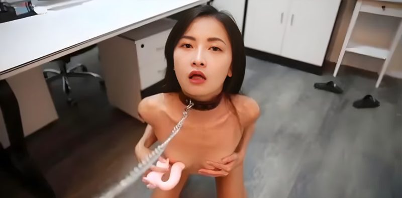 清纯前台 小欣 被老板调教成淫荡母狗 下班后全裸狗爬 办公桌上跳蛋自慰到高潮 SM玩法尺度炸裂！-51吃瓜网