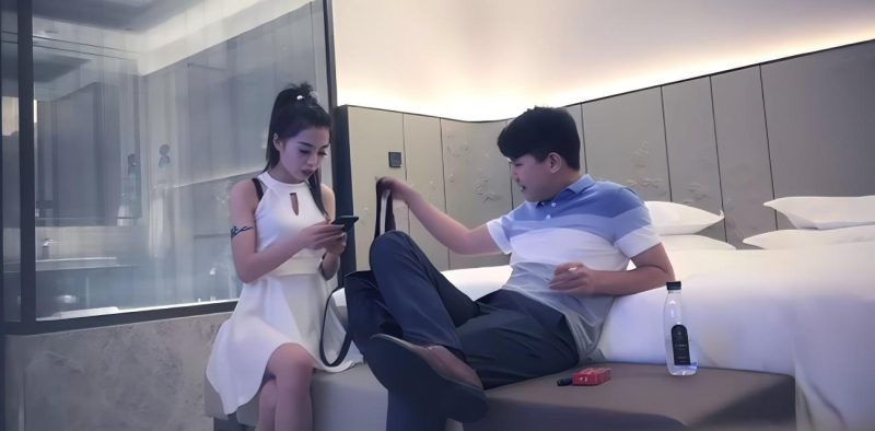 沈先生探花 约战臀翘腰细苗条少妇 兜上黑丝疯狂侍奉 操完差点发现偷拍摄像头！-51吃瓜网