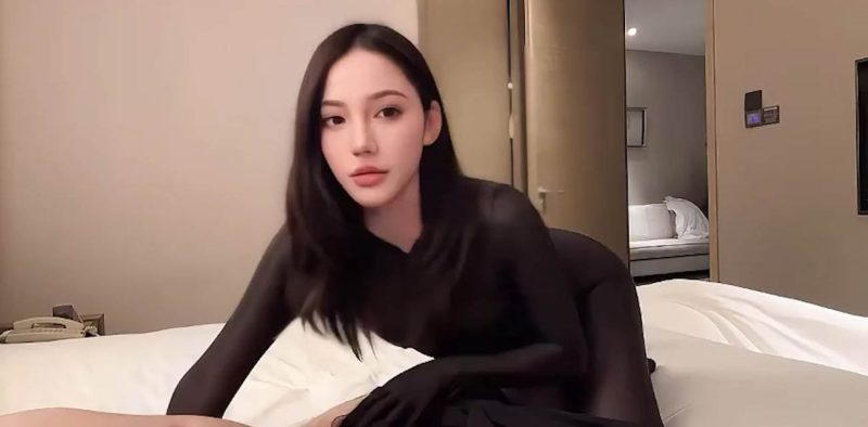 超高颜值美艳娇妻性爱视频泄密！老公旁观撸鸡巴 老婆大开双腿被打桩爆操 尽显淫荡本性！-51吃瓜网
