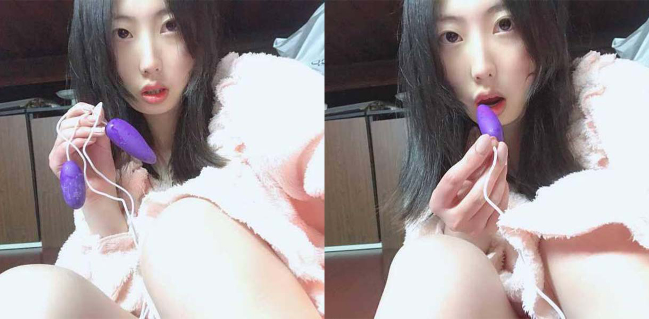 沈阳学生妹为换新手机卖裸照 被金主爸爸调教嫩穴塞胡萝卜 简直就是个天生的母狗！ - 51吃瓜网-51吃瓜网
