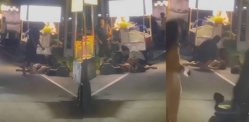 广东佛山东平桥底 小吃商贩因摊位被抢 持刀对一男子连捅数刀 男子当场死亡 现场多角度视频流出！-51吃瓜网