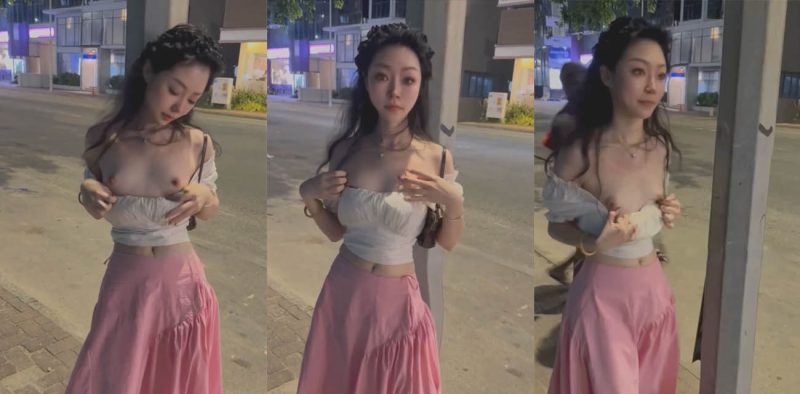 露出界天花板 彤彤乖 最新合集视频 印度阿三面前大胆撩衣露逼 户外大街三点全露 刺激感拉满！-51吃瓜网