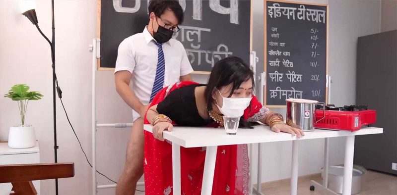 印度剧情AV！美女咖啡师的特殊服务！点一杯咖啡就可以无套内射 白虎小穴真抗操啊！-51吃瓜网