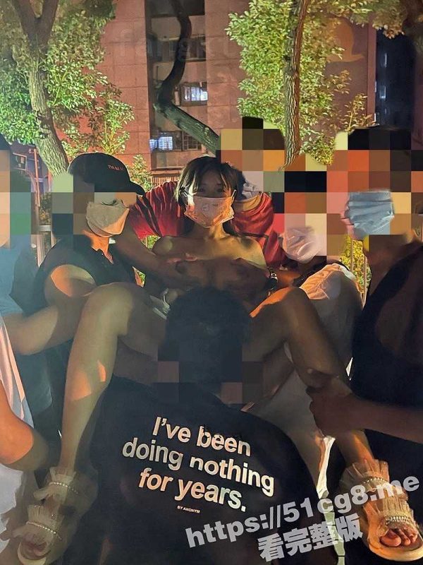 推特 janpet 私拍 极品肉便器 热衷户外露出 暴露身体和一个排的大汉群p 场面堪比日本AV-51吃瓜网