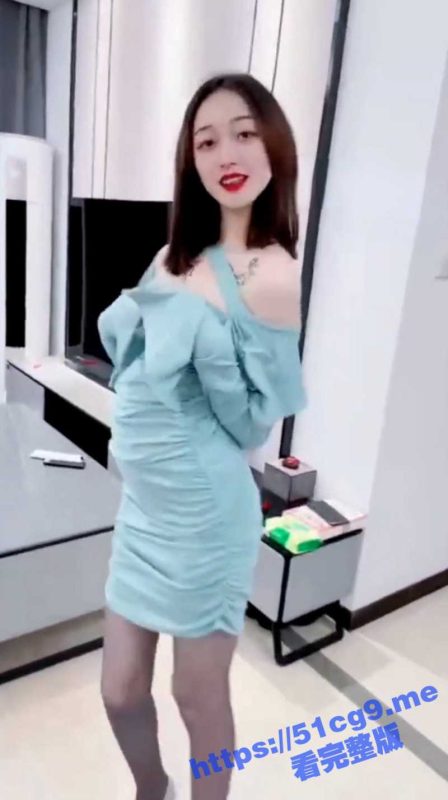 高颜值眼镜反差母狗 掰开骚穴怼脸私拍 娇羞又欠操的样子 表面乖乖女友 实际骚的一逼-51吃瓜网