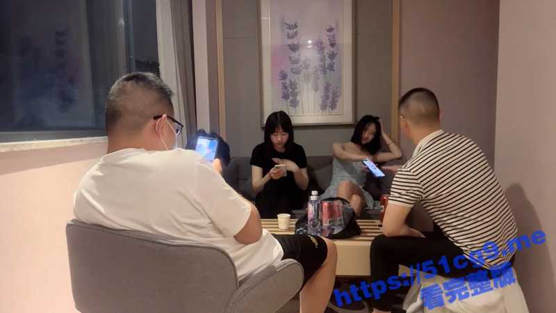 换妻游戏 小嫩妻不胜酒力醉倒在床上被肆意玩弄 多P爆干碎花裙高颜值少妇 被操到腿软求绕！-51吃瓜网