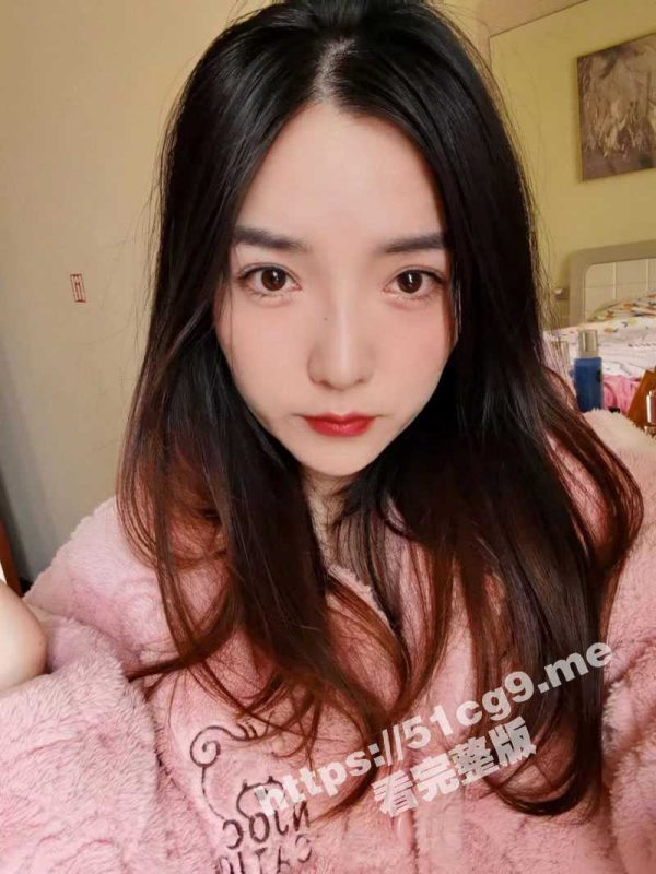 极品高颜值大长腿女神 实则是欲望感很强的反差女 一边被操一边自己扣着骚屄还在不停的喊让多根鸡吧操呢！！！-51吃瓜网