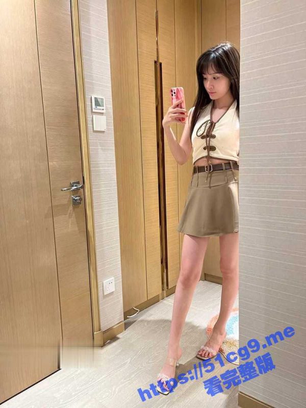 广州极品美女公务员 私拍泄密！颜值很扛打 也是相当骚气 反差感十足！-51吃瓜网