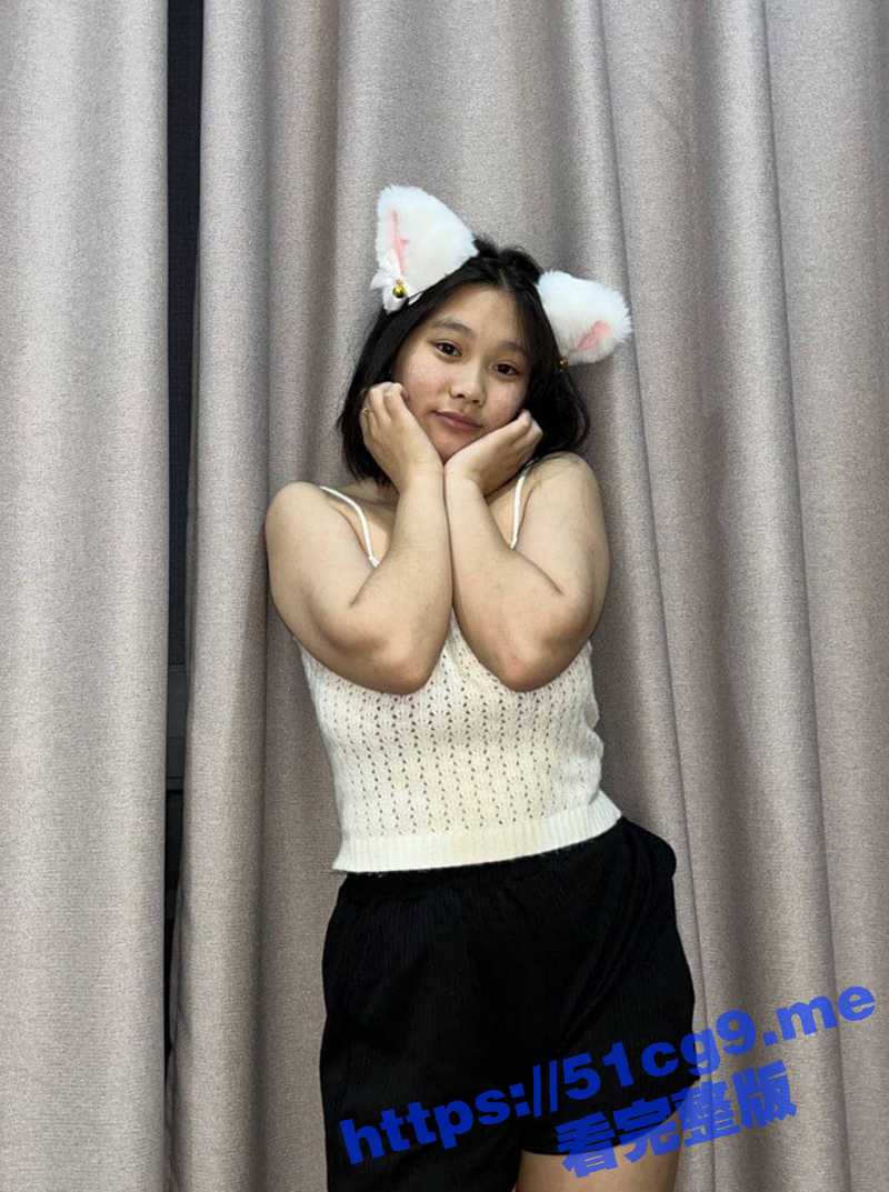 可爱和巨乳同时具备的女友被调教成小母狗，在楼道大胆的给男友口交 - 51吃瓜网-51吃瓜网