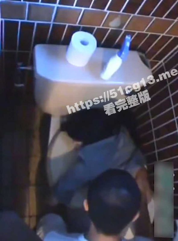 真实捡尸！猥琐男厕所捡尸极品气质巨乳少妇 这奶子也太看好了把  这种好事我咋碰不上-51吃瓜网