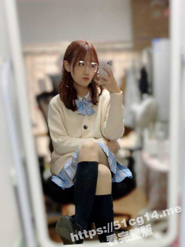 清纯萝莉学生妹 私下竟是一条反差母狗 为讨主人欢心 舌钉乳钉都打上 为主人口爆被颜射！-51吃瓜网