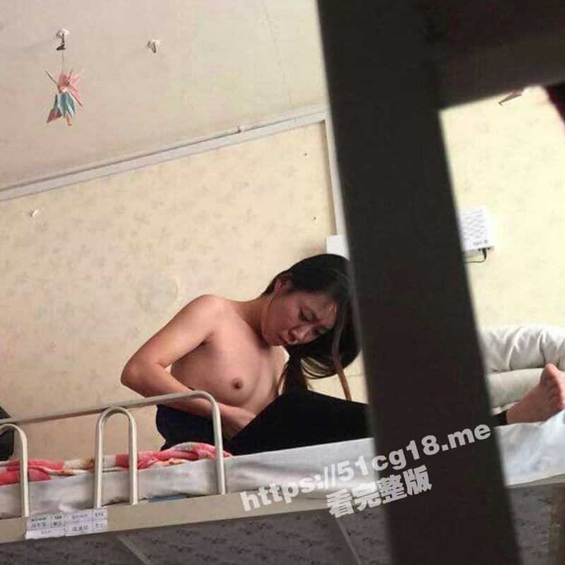 坑闺蜜系列 偷拍大学闺蜜洗澡 换衣服 颜值都好高 奶子白花花的 真想上去抓一把-51吃瓜网