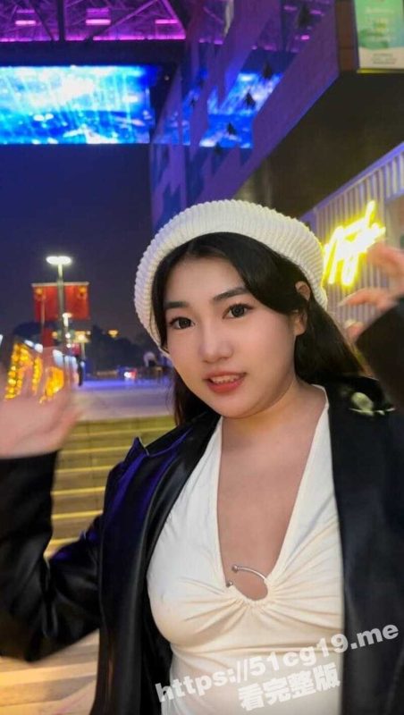 推特顶级微胖母狗 反骨PP  有钱人家千金 就喜欢被主人调教 户外餐厅带着乳夹露出！-51吃瓜网