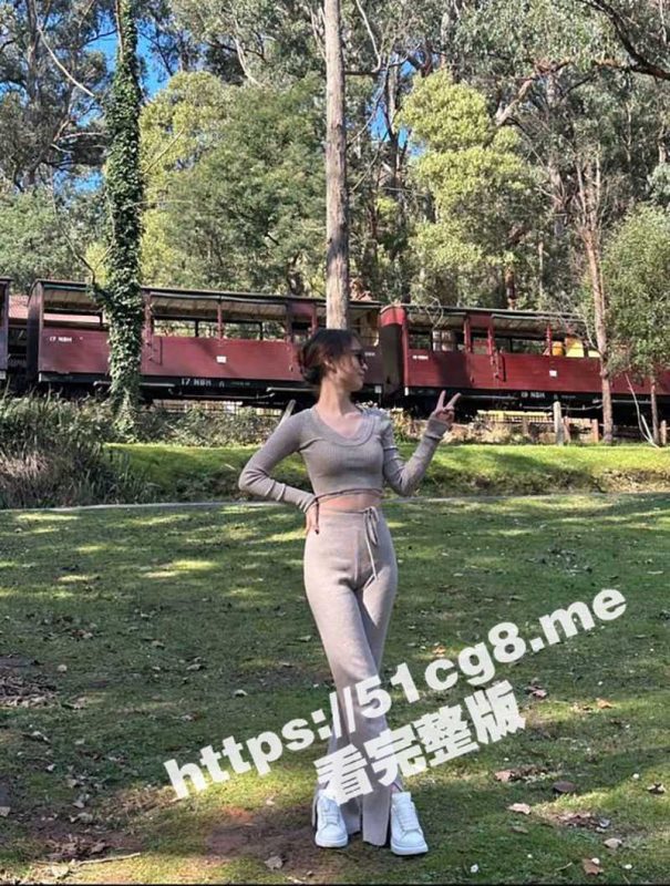 天津财经大学 极品反差校花张紫涵 节假日陪土豪外地旅游 在车上玩车震不过瘾 带到酒店拼命干 被操的逼洞大开-51吃瓜网