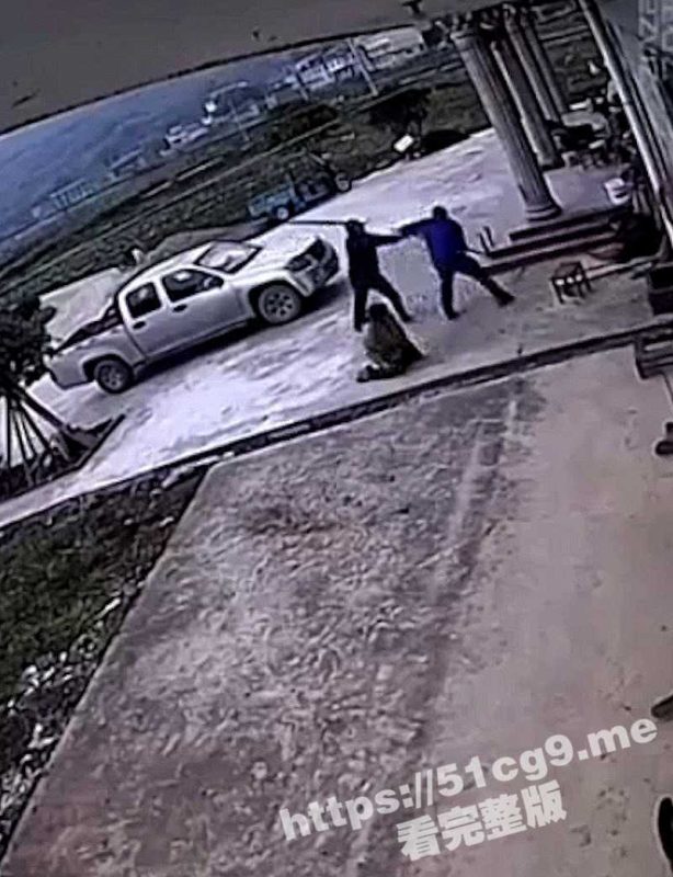 监控下可怕一幕！一辈子的邻居 口角之争变成杀身之祸 老夫妻当场双双殒命！-51吃瓜网