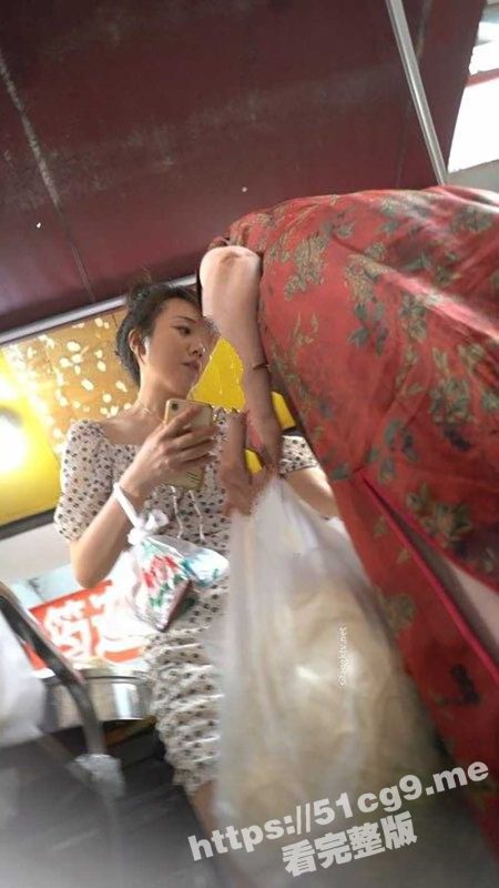 大神市场偷拍抄底 出来买菜的极品少妇 竟然没穿内裤 肥美鲍鱼被看的一清二楚！-51吃瓜网