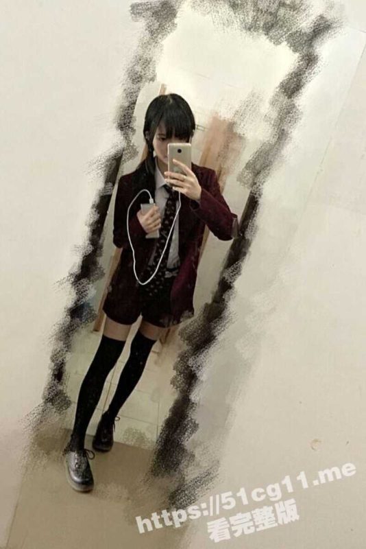 台湾 真实同学迷奸 初次做爱的视频男主 手法还很生涩 有点恋足癖 多次亲女主的嫩足-51吃瓜网