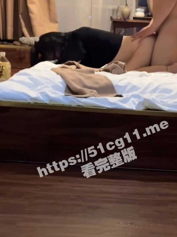 肉臀淫妻任人骑 大神组织线下淫妻活动 邀请工地搬砖单男操老婆 丝袜塞逼换着操 双龙入一个洞 场面超淫乱-51吃瓜网