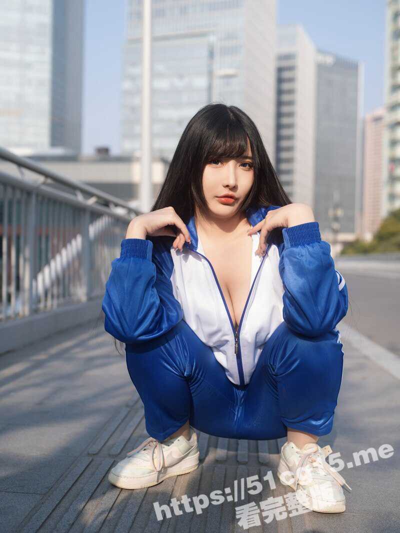 抖音巨乳女网红 金广发的女搭档 糖果果candy下海 大长腿穿着丝袜 对着镜头抠逼 揉奶 - 51吃瓜网-51吃瓜网
