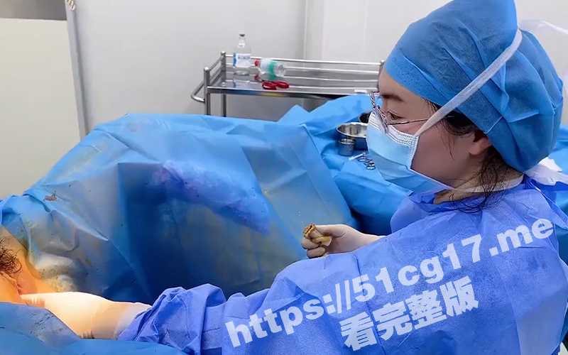 妇产科医师检查孕妇阴部内部视频流出 孕妇光着下半身叉开褪接受检查 粉嫩美鲍一览无余-51吃瓜网