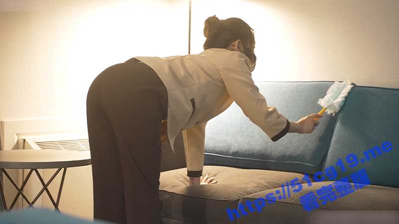 性感御姐 米菲兔 最新剧情作品 酒店美女保洁员打扫房间 被顾客强上内射后又再干一次 蜜穴被干翻！-51吃瓜网