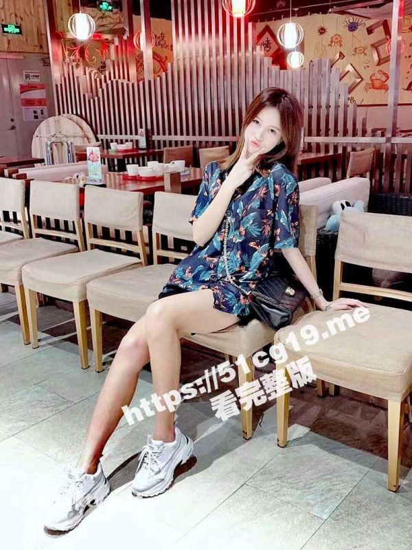 极品气质女神御姐 刘思琪 酒店幽会富二代 穿上高跟肉丝开裆丝袜等待着被操 穿最性感的制服 挨最狠的屌-51吃瓜网