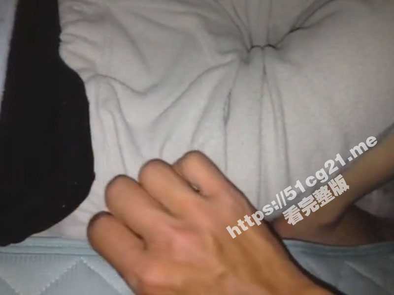 大哥不在家 偷偷溜进嫂子房间 玩她的小鲍鱼 结果在门口蹭蹭不争气射了-51吃瓜网