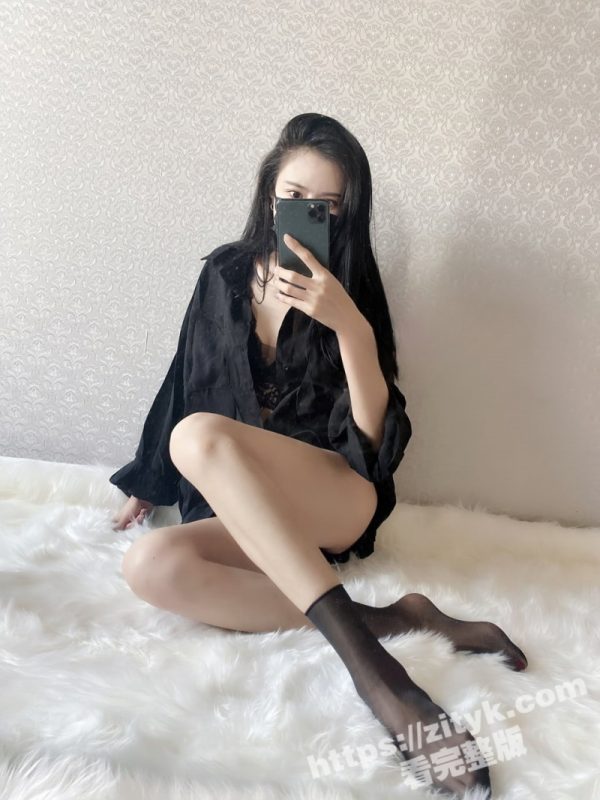 推特极品长腿丝袜模特 Kiki  宾馆激战胖叔叔 口活舔脚 粉穴骑乘 大尺度互舔 淫语对白高清私拍-51吃瓜网