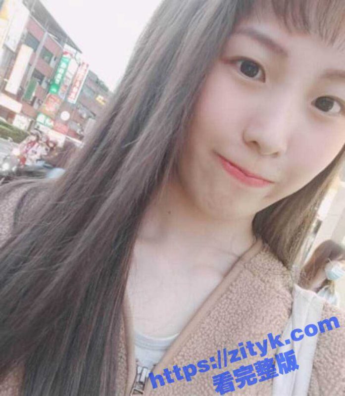 学生妹开始还不好意思叫 被金主爸爸操爽了 浪叫不断水流不止 真是个闷骚的婊子！-51吃瓜网