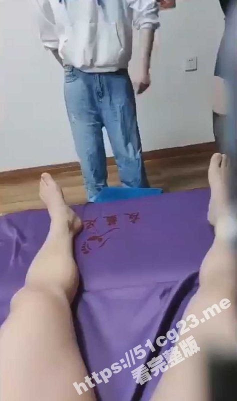 “别哭了 再哭就不操你了” 妻子在按摩店抓到老公乱搞 被老公和按摩女安慰后就直接加入3P！-51吃瓜网