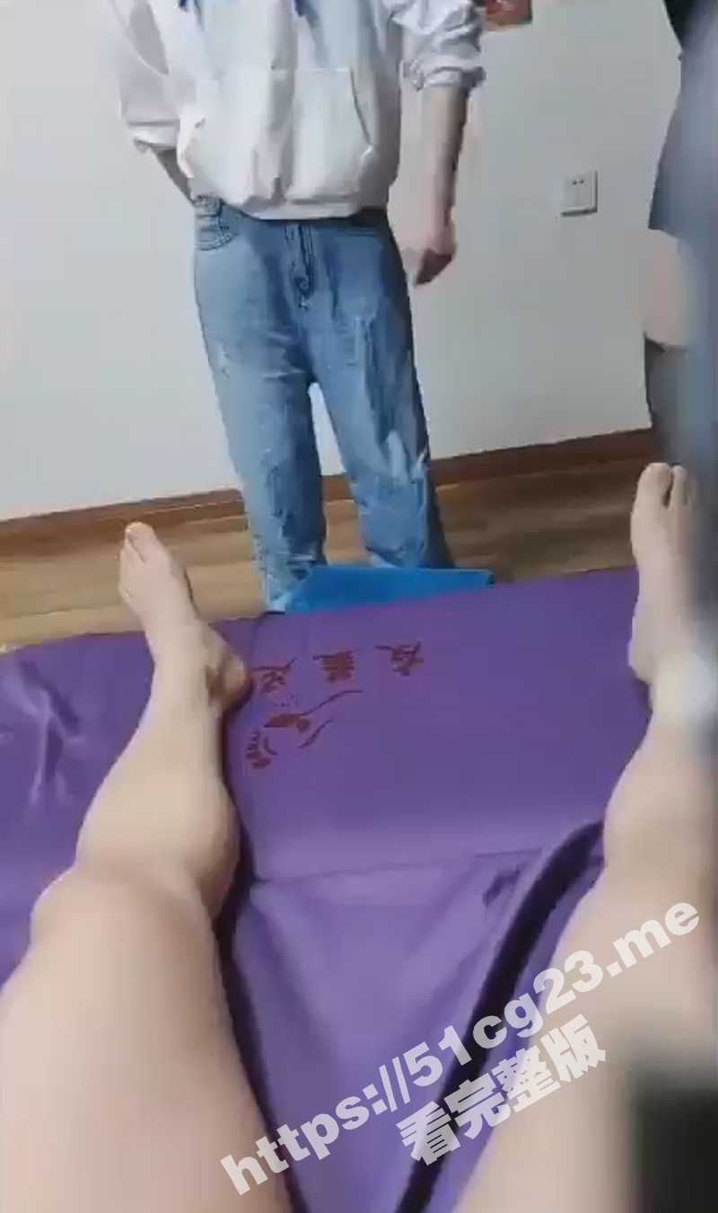 “别哭了 再哭就不操你了” 妻子在按摩店抓到老公乱搞 被老公和按摩女安慰后就直接加入3P！ - 51吃瓜网-51吃瓜网