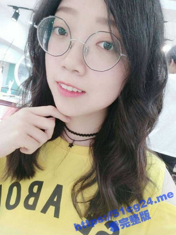 武汉常青树实验学校 良家清纯小嫩妹 极品眼镜女孩穿黑丝与男友激战 肥嫩鲍鱼流出大量白浆！-51吃瓜网