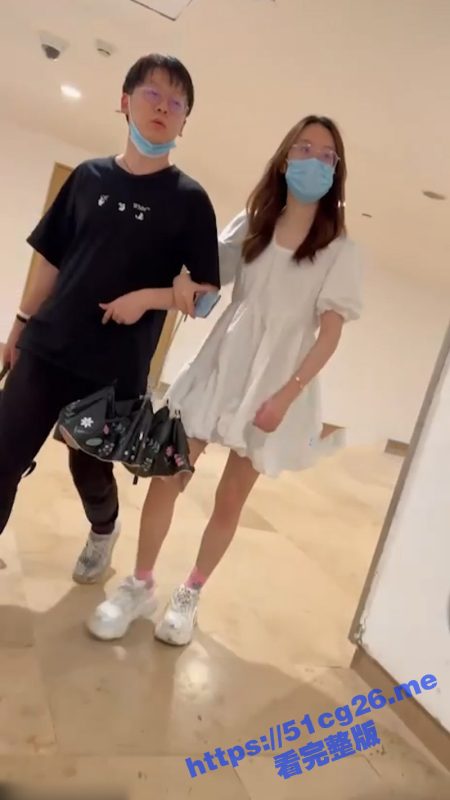 偷拍大学刚毕业的学姐 男友去厕所独自等待 靓女独自等待 胸罩也不穿一个 真是透心凉！-51吃瓜网