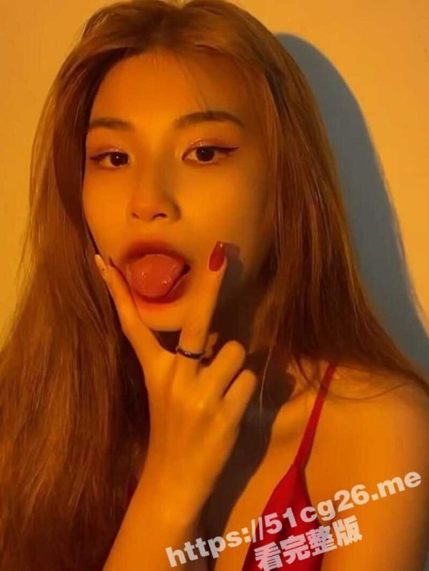 TIKTOK风骚网红 靖茹 长的漂亮 喜欢露奶泡温泉 在KTV卫生间穿黑丝被后入爆操-51吃瓜网