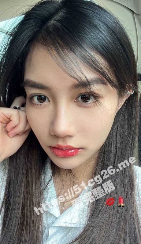 西南交大神仙颜值大三学妹 宋采薇 表面清纯的反差婊 跪地给金主舔蛋蛋舔鸡巴 极品白虎嫩穴馒头逼被疯狂抽插-51吃瓜网