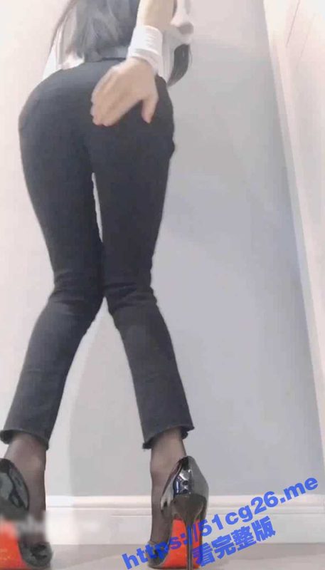 牛仔裤里穿黑丝！裤里丝网红主播极致自慰淫语不断 带着肛塞玩足交 自慰玩具猛插逼！-51吃瓜网