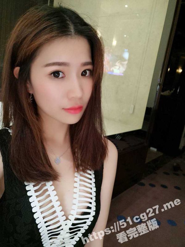 瓜友分享一个包包的价格拿下的高冷御姐 是化妆品店内销售 刚开始还有点高冷 后来在她家里发现了自慰器！-51吃瓜网