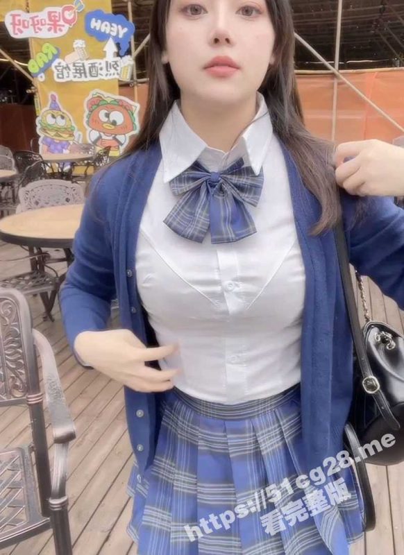 秀人网高颜值嫩模 豆瓣酱 在餐厅内骚逼塞跳蛋遥控振动 户外露出 车内被玩逼漏点车震 超有看点-51吃瓜网