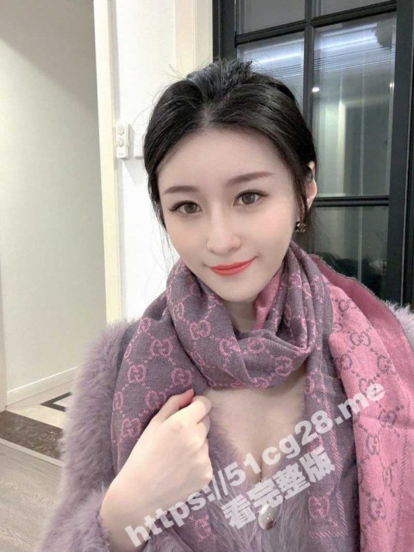 找个主播当女友是种什么样的体验？挑逗的双眼 性感的腰窝 你想要的她全都有！-51吃瓜网